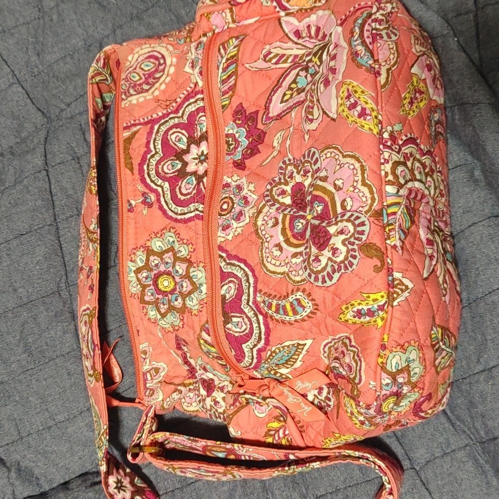 Vera Bradley cross body. Salmon pink - VERY PINK clean, no tears - sweet purse❤️